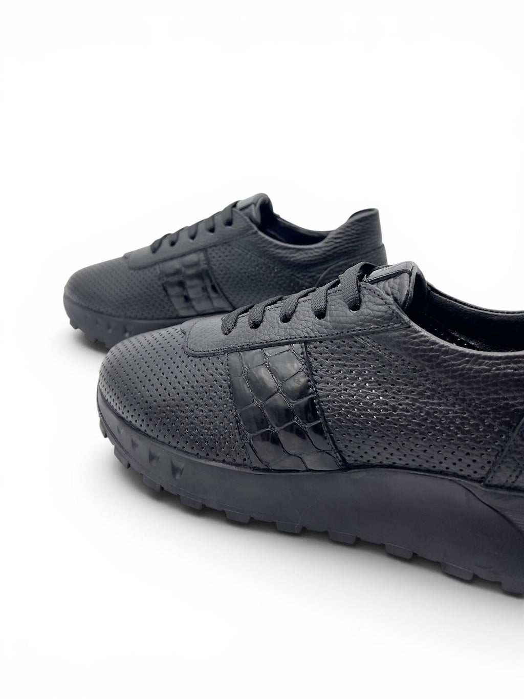 Siyah Hakiki Deri Kroko Detaylı Zımbalı Kadın Sneaker (255011)